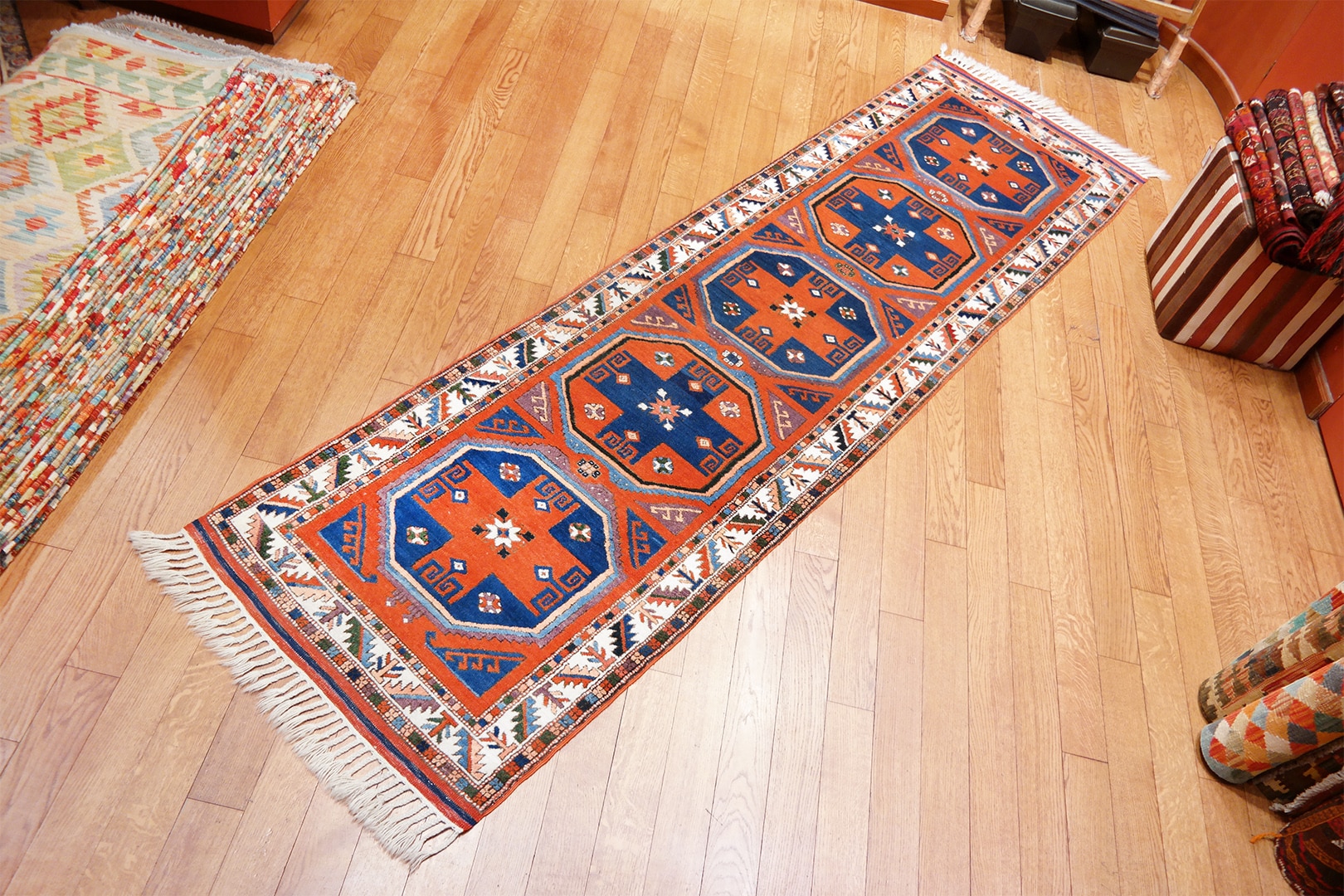 KR1815-Konya-csomozott-futoszonyeg-torokorszagbol-h KR1815-Konya-csomozott-futoszonyeg-torokorszagbol-h