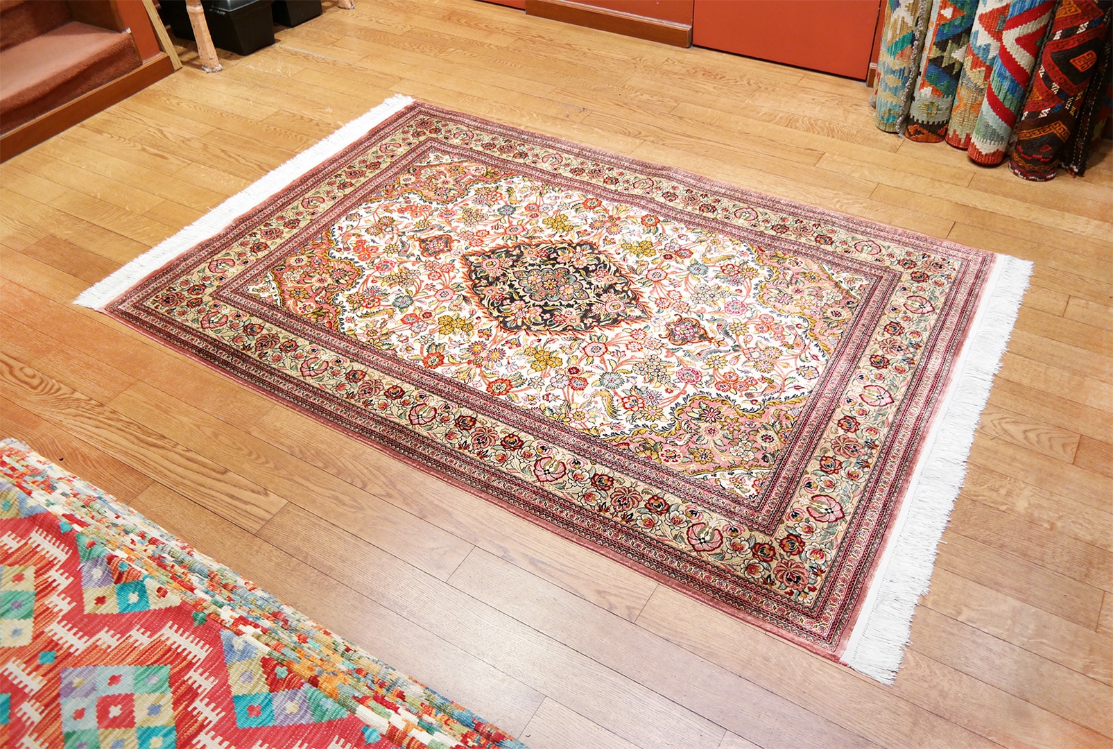 Ghom iráni selyem szőnyeg 207 x 136