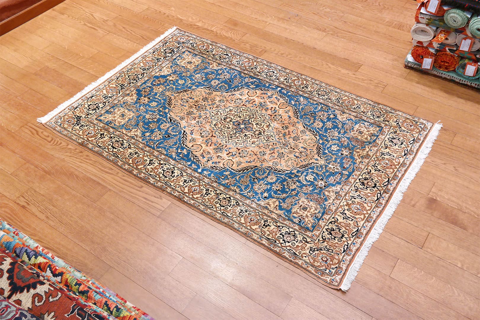 KR1952-nain-fine-6LA-kezi-csomozasu-gyapju-szonyeg-iranbol-e