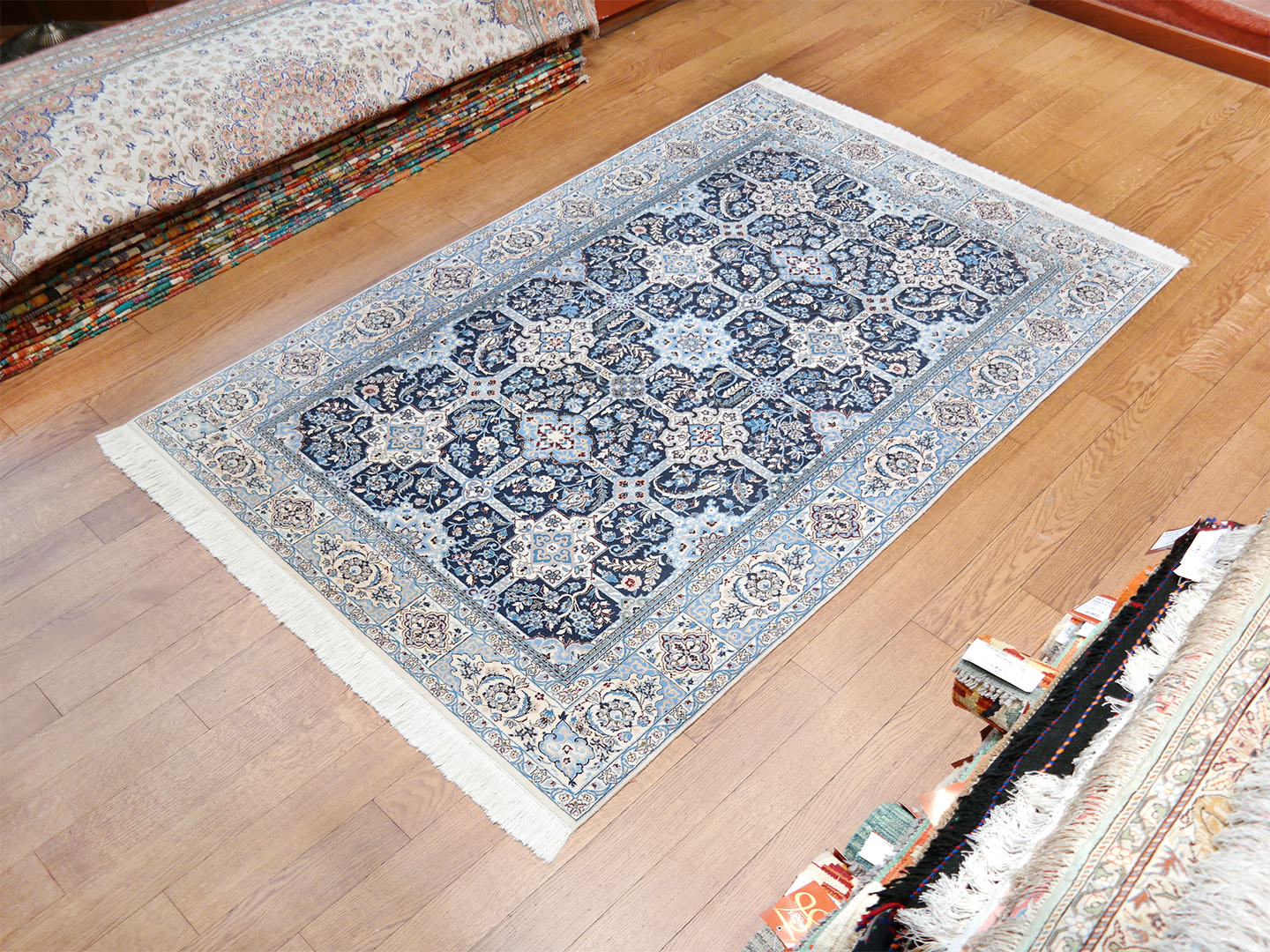 Nain 6LA jelzett szőnyeg 205 x 134 cm-KR1988-nain-kimagaslo-minosegu-kezi-csomozasu-gyapju-szonyeg-iranbol-m