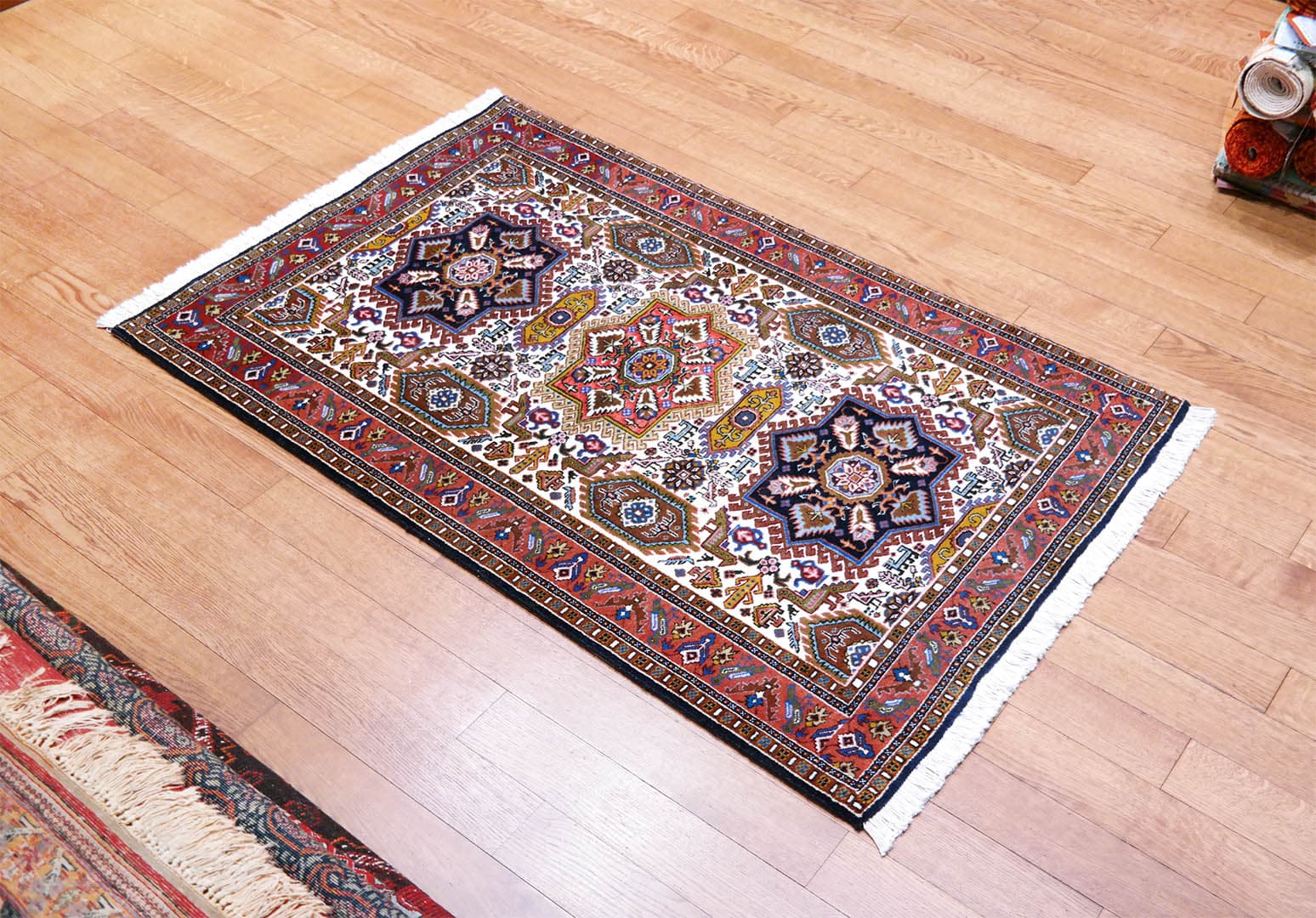 SAMSUNG CSC Karadja iráni szőnyeg 150 x 100 cm-KR2500-karadja-új-kézi-csomózású-gyapjú-szőnyeg-Iránból-f