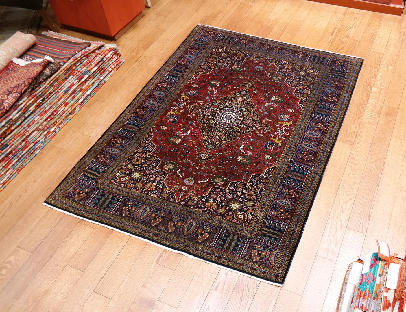 Kesan selyem szőnyeg 187 x 136 cm - KR2021-kesan-kezi-csomozasu-selyem-szonyeg-iranbol-n