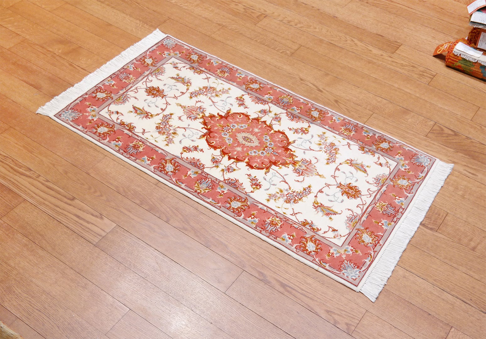 KR2035-tabriz-kezi-csomozasu-gyapju-szonyeg-iranbol-e Tabriz szőnyeg 124 x 68 cm