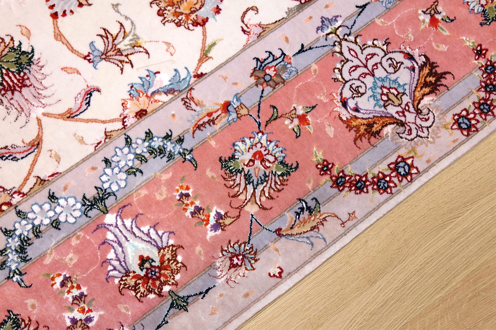 Tabriz iráni szőnyeg 305 x 202 cm - KR2082-tabriz-kulonleges-minosegu-kezi-csomozasu-gyapju-es-selyem-sorteju-szonyeg-iranbol-c Tabriz iráni szőnyeg 305 x 202 cm - KR2082-tabriz-kulonleges-minosegu-kezi-csomozasu-gyapju-es-selyem-sorteju-szonyeg-iranbol-c