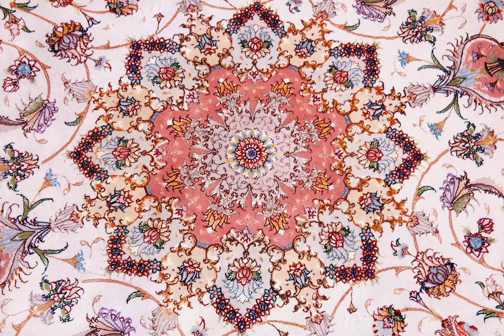 Tabriz iráni szőnyeg 305 x 202 cm - KR2082-tabriz-kulonleges-minosegu-kezi-csomozasu-gyapju-es-selyem-sorteju-szonyeg-iranbol-d Tabriz iráni szőnyeg 305 x 202 cm - KR2082-tabriz-kulonleges-minosegu-kezi-csomozasu-gyapju-es-selyem-sorteju-szonyeg-iranbol-d