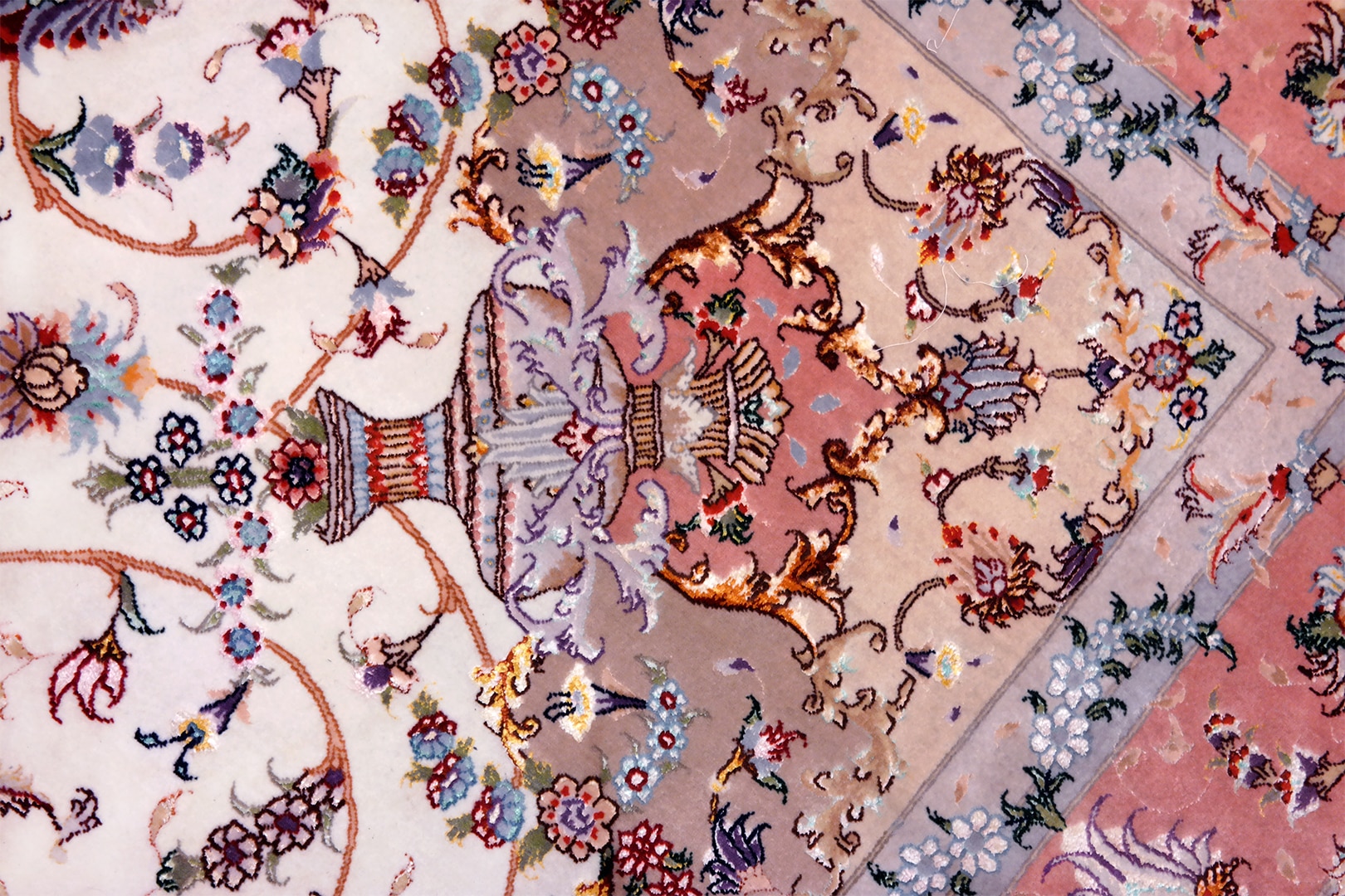 Tabriz iráni szőnyeg 305 x 202 cm - KR2082-tabriz-kulonleges-minosegu-kezi-csomozasu-gyapju-es-selyem-sorteju-szonyeg-iranbol-h Tabriz iráni szőnyeg 305 x 202 cm - KR2082-tabriz-kulonleges-minosegu-kezi-csomozasu-gyapju-es-selyem-sorteju-szonyeg-iranbol-h