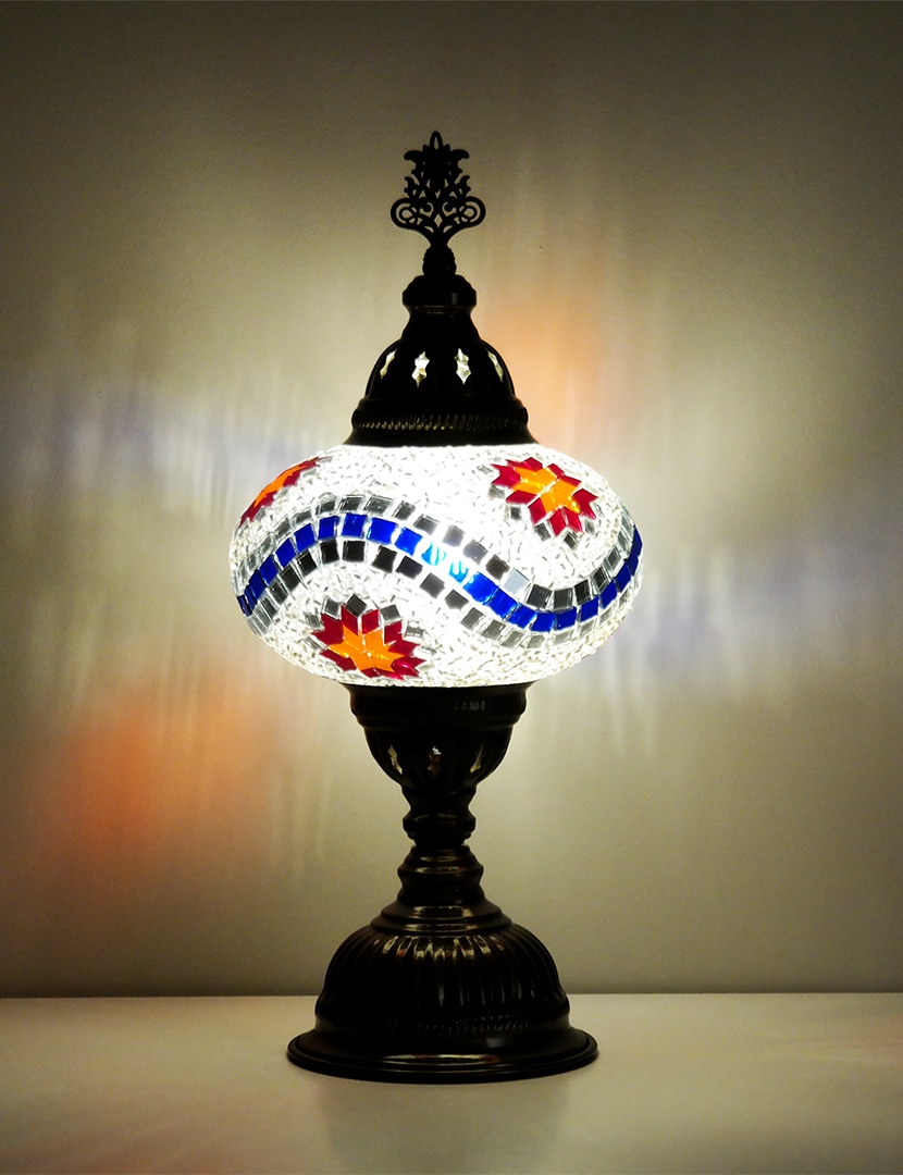 Fehér asztali lámpa - BTM17-FSZ1-mozaikuveg-asztali-lampa-torokorszagbol-b