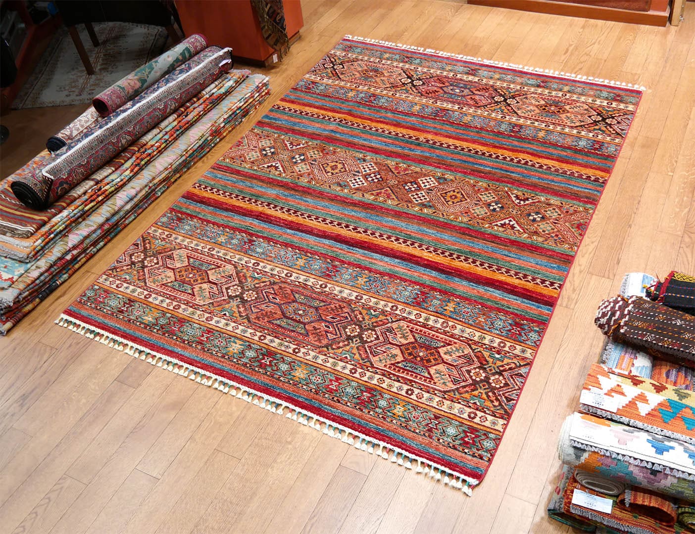 Khorjin gyapjú szőnyeg 239 x 177 cm - SP130-093-khorjin-kezi-csomozasu-gyapju-szonyeg-pakisztanbol-m