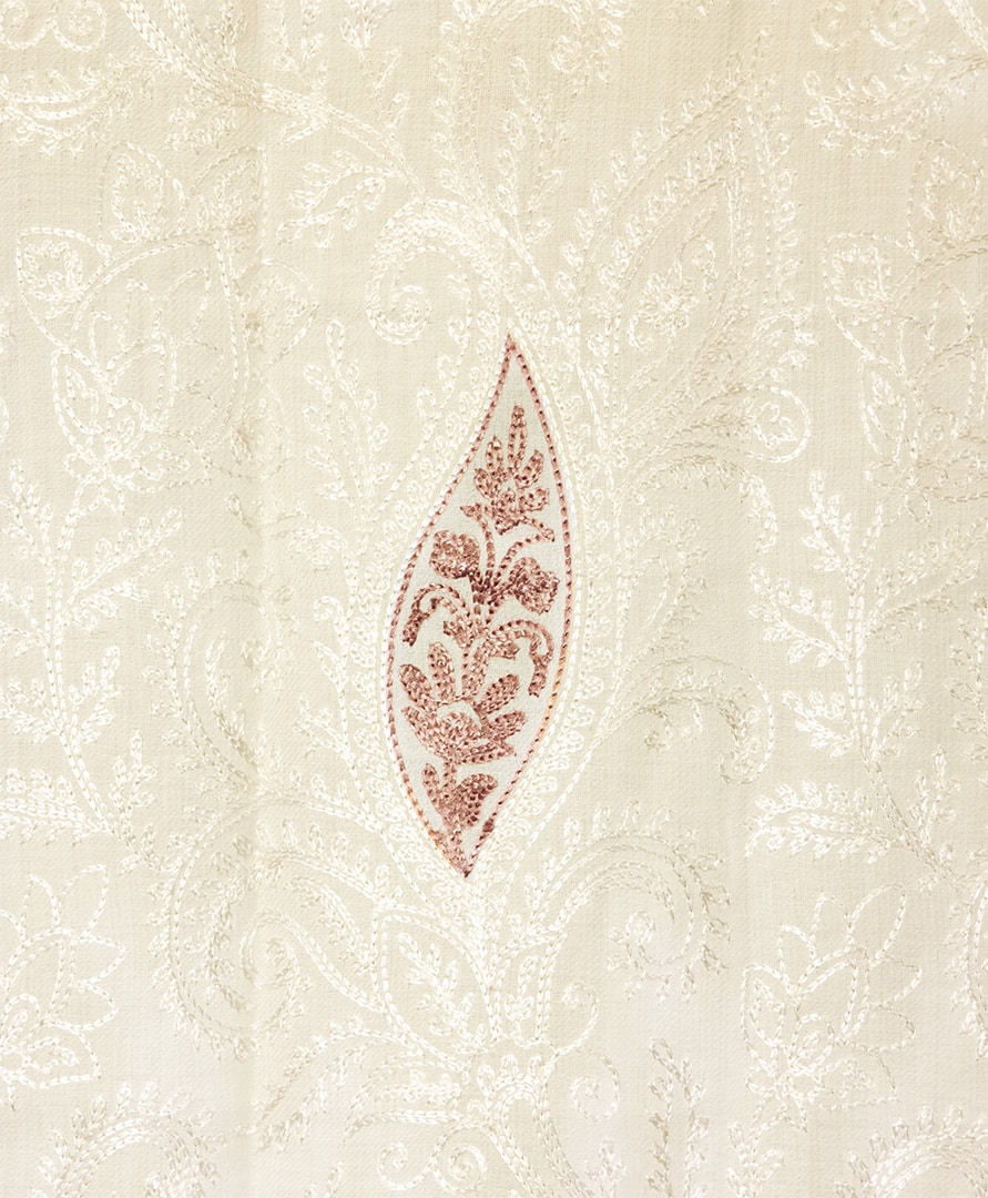 Selyem hímzett törtfehér stóla - EXGY24-HF-selyemmel-himzett-gyapju-sal-indiabol-d Selyem hímzett törtfehér stóla - EXGY24-HF-selyemmel-himzett-gyapju-sal-indiabol-d