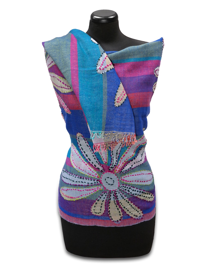 Hímzett kék gyapjú stóla - KBW18-KLS-himzett-bohem-gyapju-sal-indiabol-a