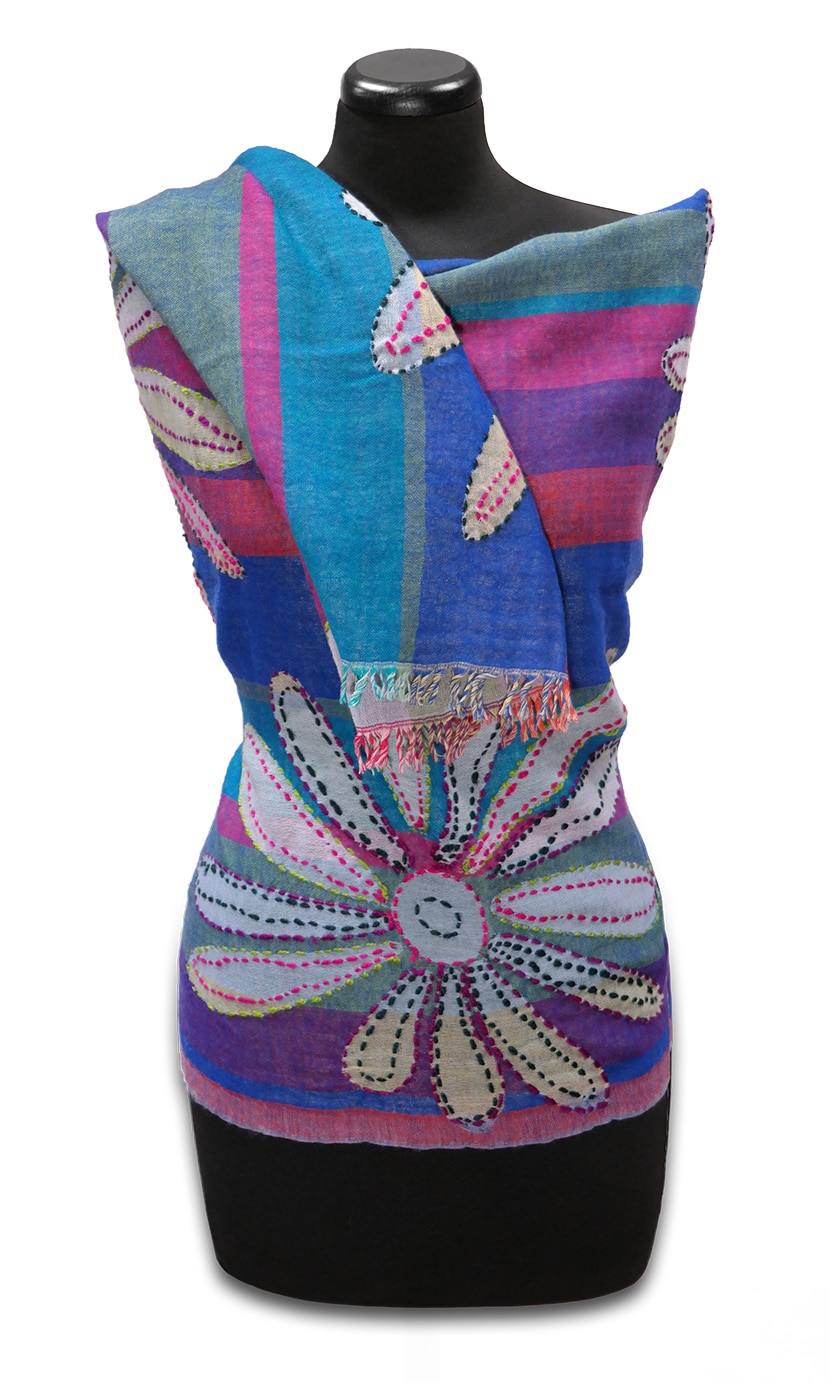 Hímzett kék gyapjú stóla - KBW18-KLS-himzett-bohem-gyapju-sal-indiabol-aa