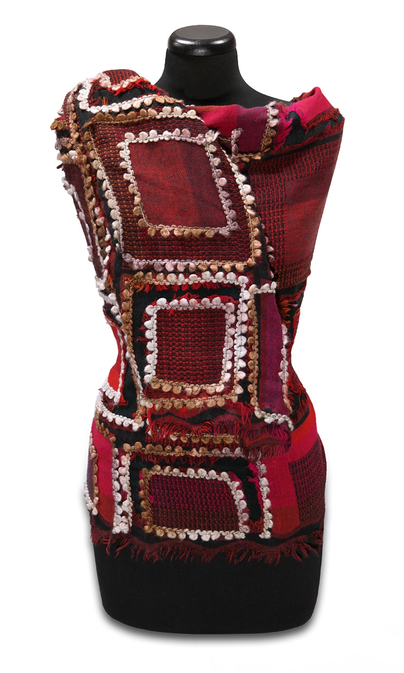 Hímzett piros gyapjú stóla - KJAM194-PF1-noi-gyapju-sal-indiabol-aa