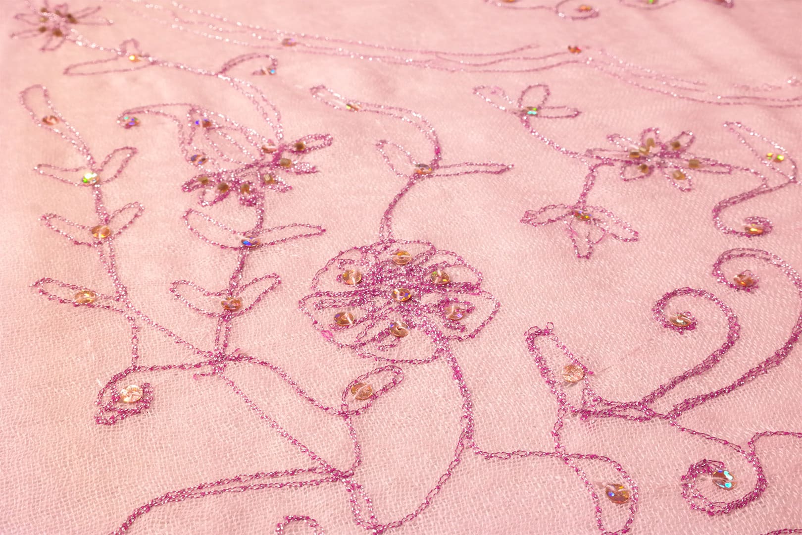 Hímzett halvány rózsaszín gyapjú sál - SHE125-R7-himzett-noi-gyapju-sal-indiabol-d