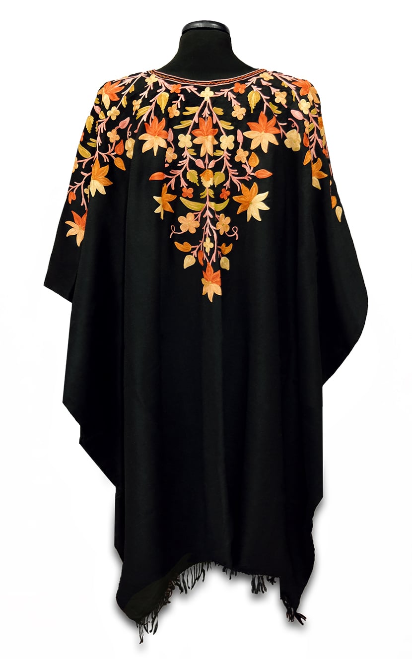 KPOE-FSZ10-himzett-noi-poncso-3 Hímzett női poncsó 3