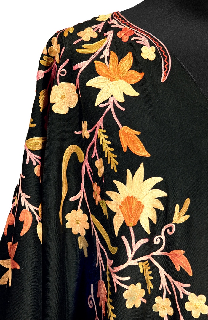 KPOE-FSZ10-himzett-noi-poncso-6 Hímzett női poncsó 6