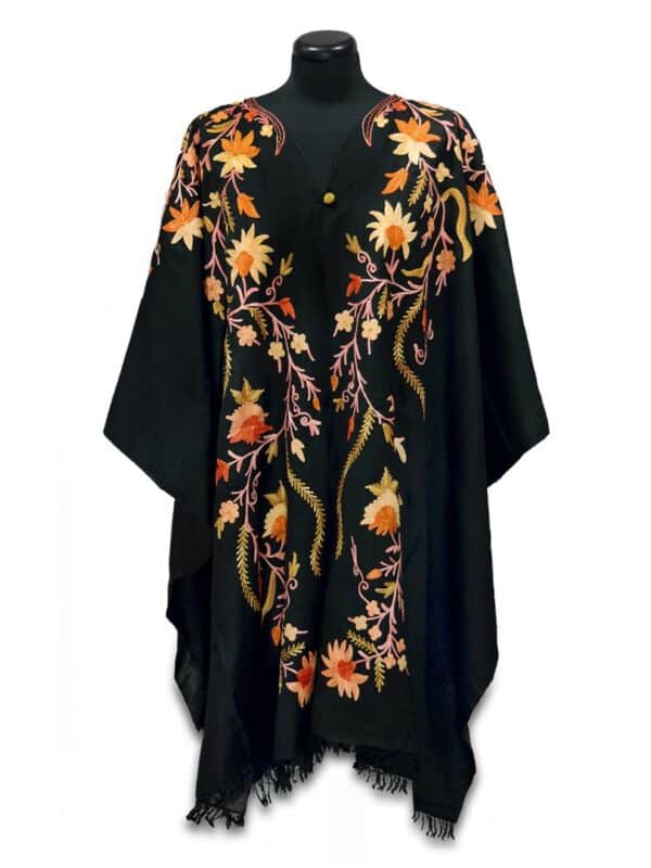 Hímzett női poncsó