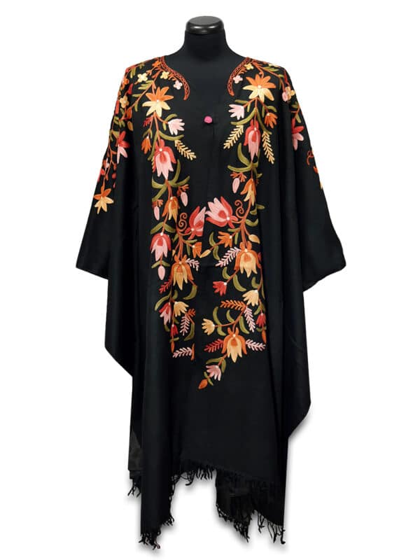 Hímzett női poncsó