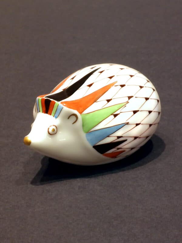 Hollóházi Garden mintás sündisznó - KR-2288-hollohazi-garden-mintas-porcelan-sun-figura-a