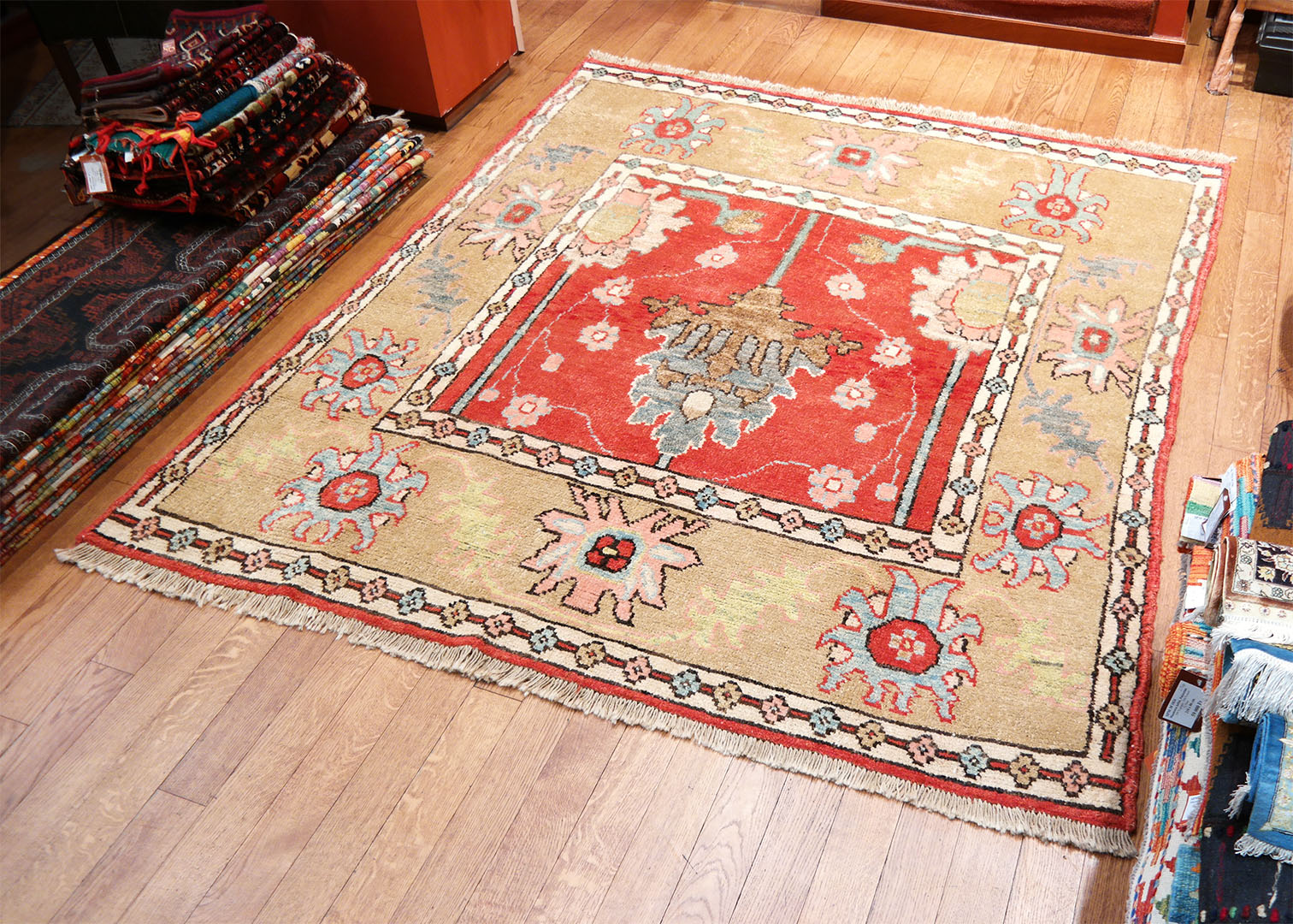 Ushak török szőnyeg 220 x 200 cm - AAB-105-kezi-csomozasu-ushak-gyapju-szonyeg-torokorszagbol-n