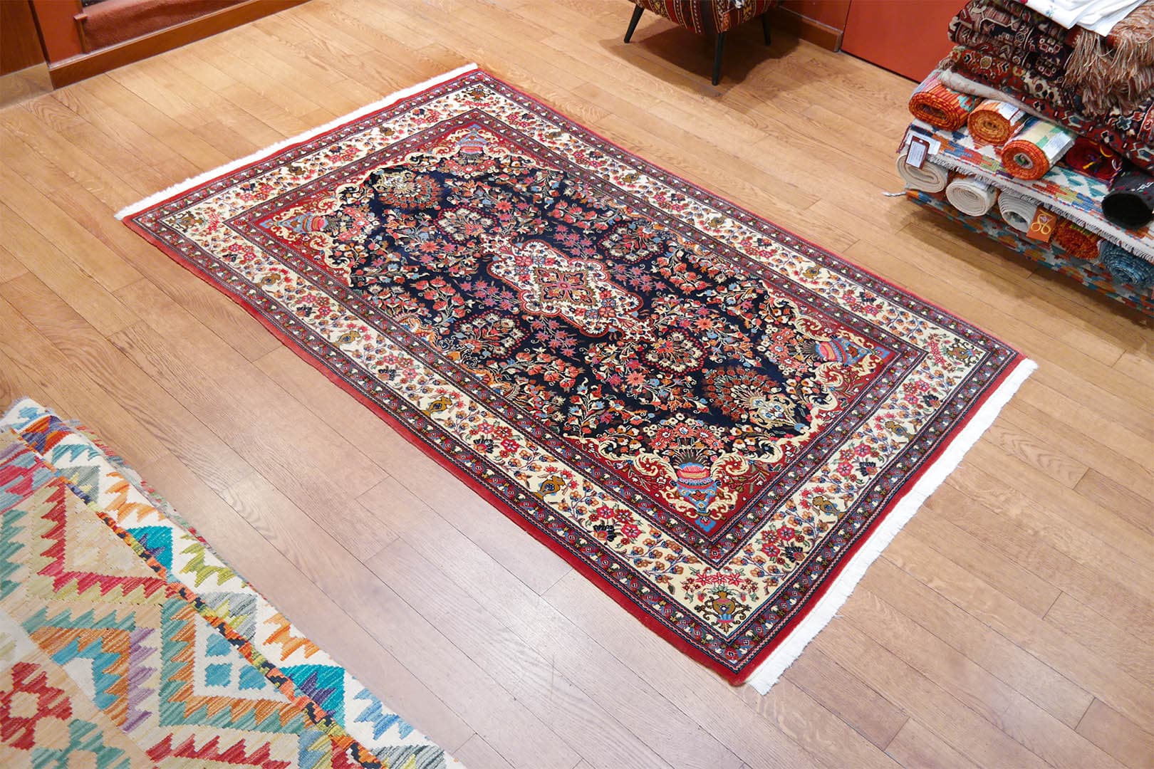 Ghom iráni szőnyeg 217 x 138 cm - KR2123-Ghom-kezi-csomozasu-gyapju-szonyeg-iranbol-h Ghom iráni szőnyeg 217 x 138 cm - KR2123-Ghom-kezi-csomozasu-gyapju-szonyeg-iranbol-h