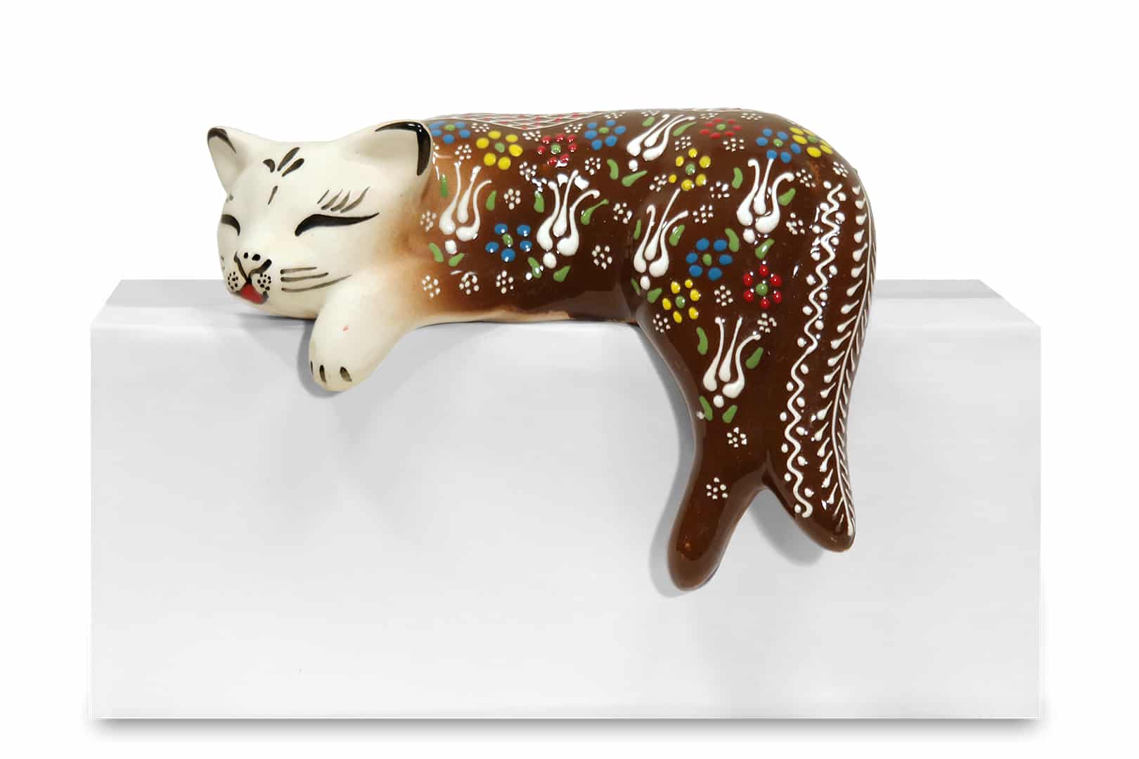 Fekvő barna kerámia macska - CK36-B-kezzel-festett-keramia-macska-torokorszagbol-aa