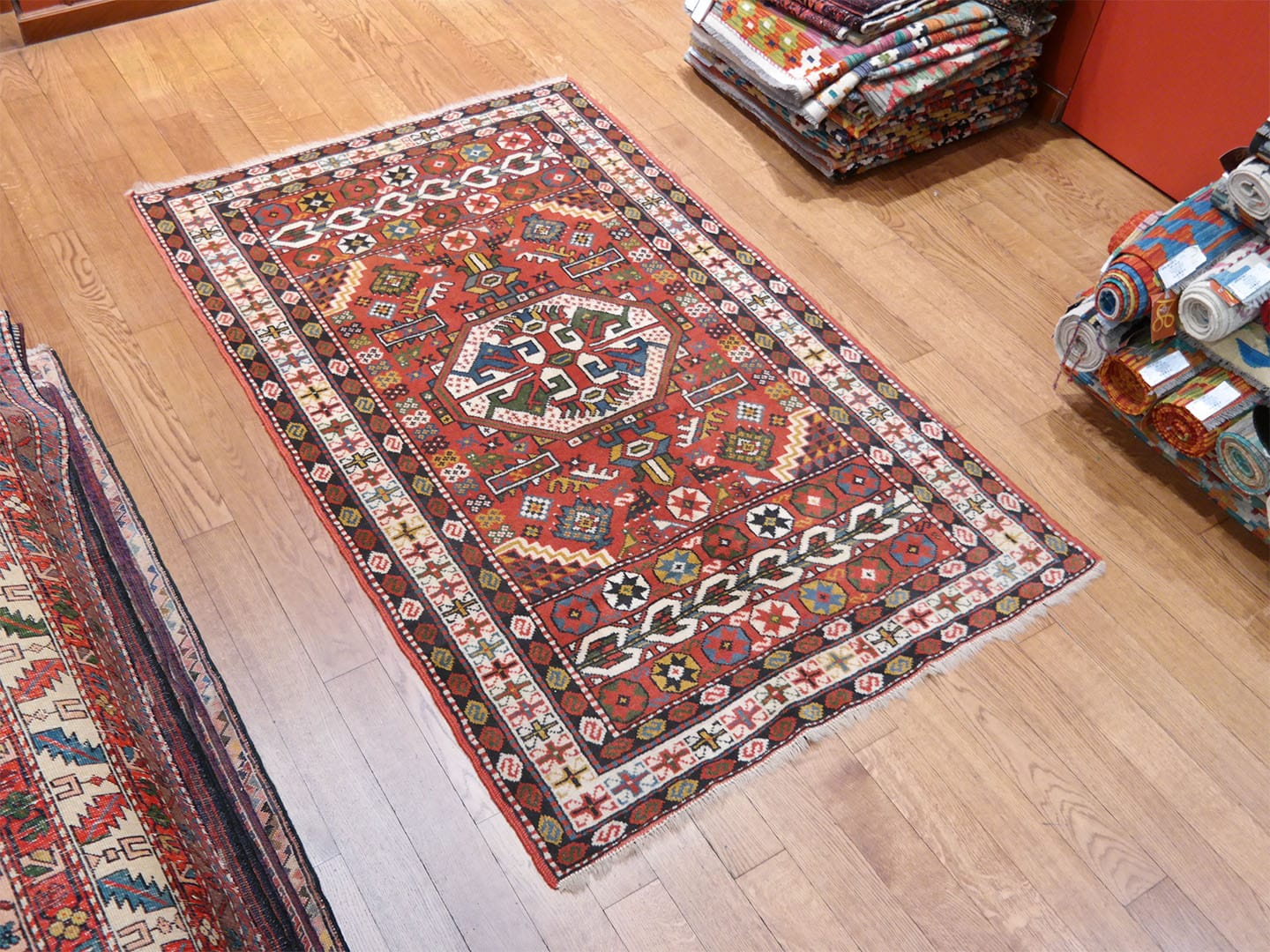 Régi Kazak szőnyeg 196 x 122 cm - KR2772-kazak-regi-kezi-csomozasu-gyapju-szonyeg-a-kaukazusbol-h Régi Kazak szőnyeg 196 x 122 cm - KR2772-kazak-regi-kezi-csomozasu-gyapju-szonyeg-a-kaukazusbol-h