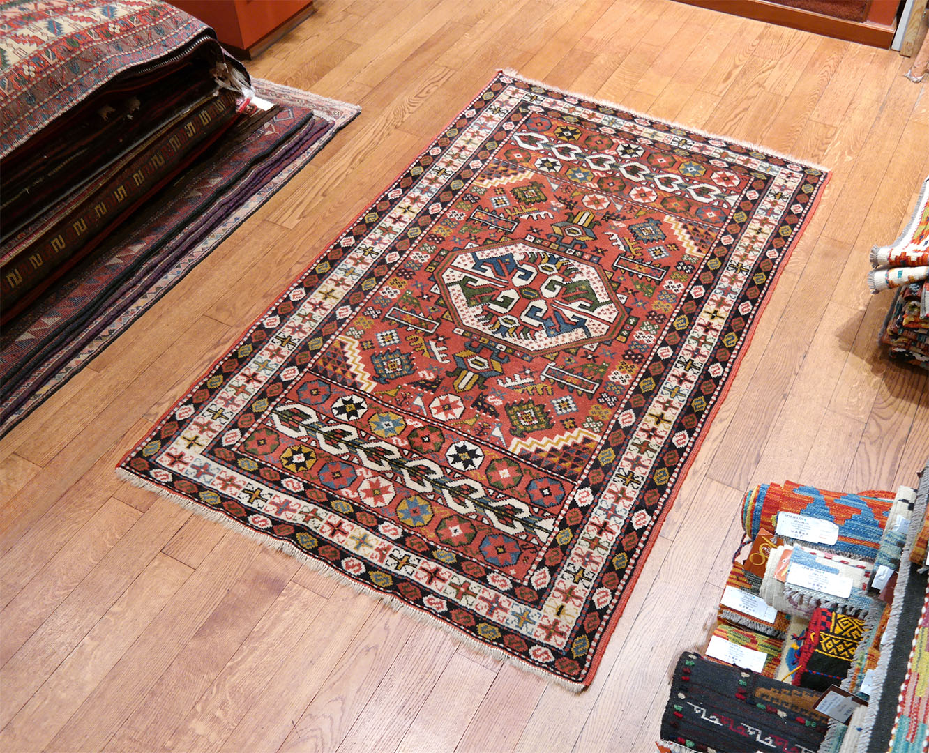 Régi Kazak szőnyeg 196 x 122 cm - KR2772-kazak-regi-kezi-csomozasu-gyapju-szonyeg-a-kaukazusbol-o