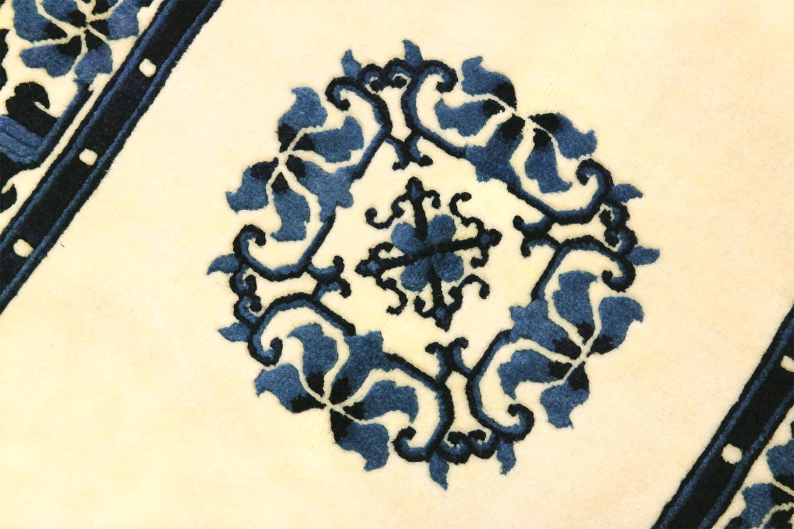 Old Chinese carpet 140 x 71 cm - KR2777-hand-knotted-wool-carpet-from-china-e Old Chinese carpet 140 x 71 cm - KR2777-hand-knotted-wool-carpet-from-china-e