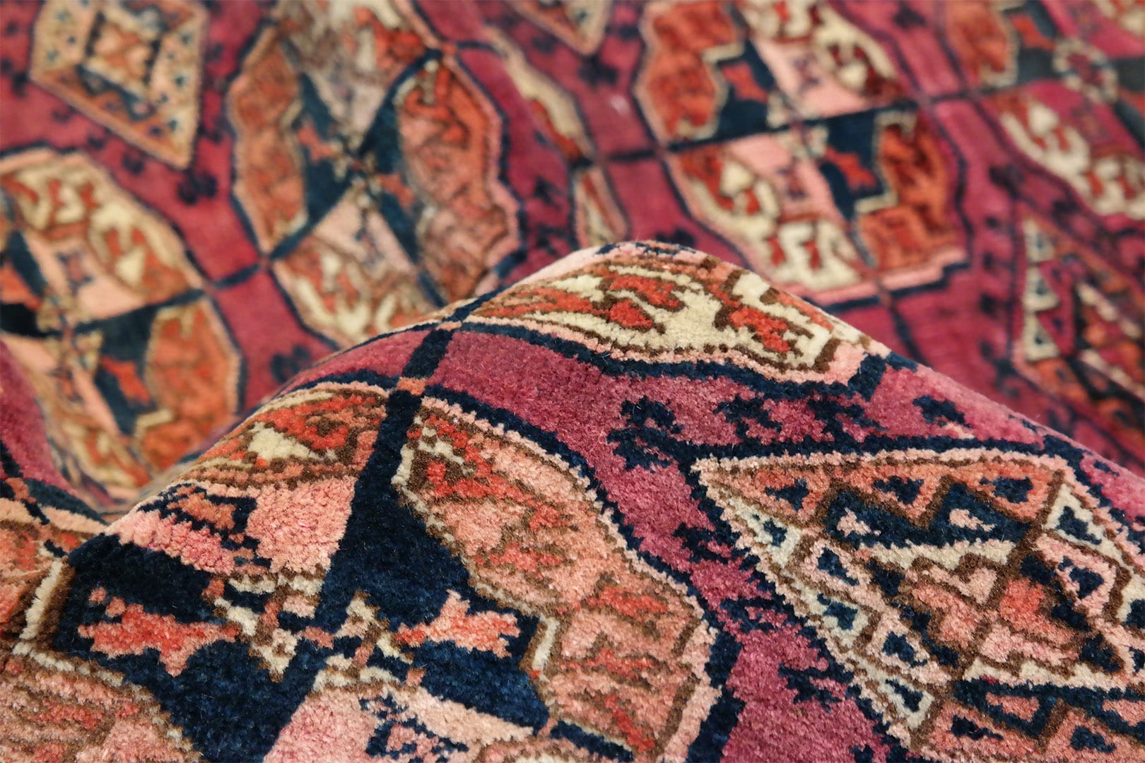 Tekke türkmén szőnyeg 245 x 155 cm - KR2607-tekke-kezi-szovesu-oreg-gyapju-szonyeg-turkmenisztanbol-l Tekke türkmén szőnyeg 245 x 155 cm - KR2607-tekke-kezi-szovesu-oreg-gyapju-szonyeg-turkmenisztanbol-l