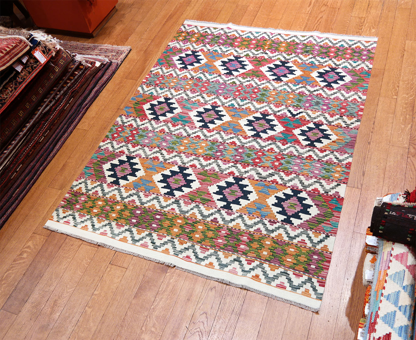 Kilim szövött szőnyeg 200 x 149 cm - SPM30-1882-maimana-kilim-kezi-szovesu-gyapju-szonyeg-pakisztanbol-c Kilim szövött szőnyeg 200 x 149 cm - SPM30-1882-maimana-kilim-kezi-szovesu-gyapju-szonyeg-pakisztanbol-c