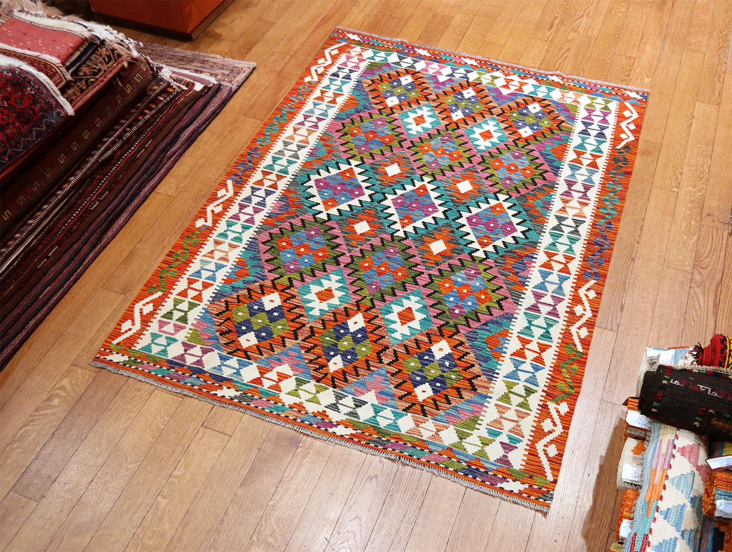 Kilim szövött szőnyeg 199 x 151 cm - SPM30-1886-maimana-kilim-kezi-szovesu-gyapju-szonyeg-pakisztanbol-c Kilim szövött szőnyeg 199 x 151 cm - SPM30-1886-maimana-kilim-kezi-szovesu-gyapju-szonyeg-pakisztanbol-c