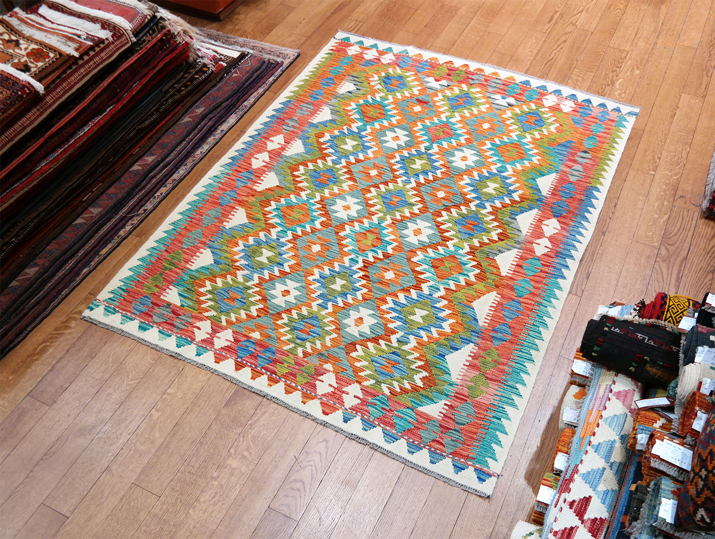 Kilim szövött szőnyeg 197 x 153 cm - SPM30-1889-maimana-kilim-kezi-szovesu-gyapju-szonyeg-pakisztanbol-c Kilim szövött szőnyeg 197 x 153 cm - SPM30-1889-maimana-kilim-kezi-szovesu-gyapju-szonyeg-pakisztanbol-c