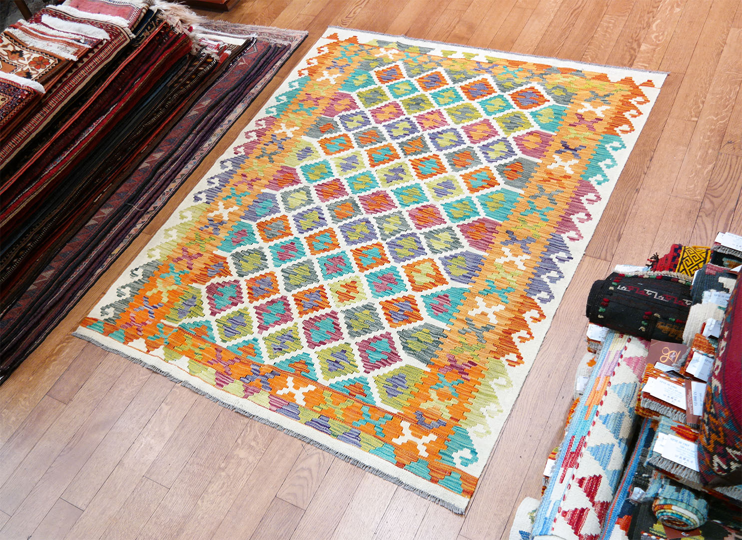 Kilim szövött szőnyeg 188 x 149 cm - SPM30-1893-maimana-kilim-kezi-szovesu-gyapju-szonyeg-pakisztanbol-c Kilim szövött szőnyeg 188 x 149 cm - SPM30-1893-maimana-kilim-kezi-szovesu-gyapju-szonyeg-pakisztanbol-c