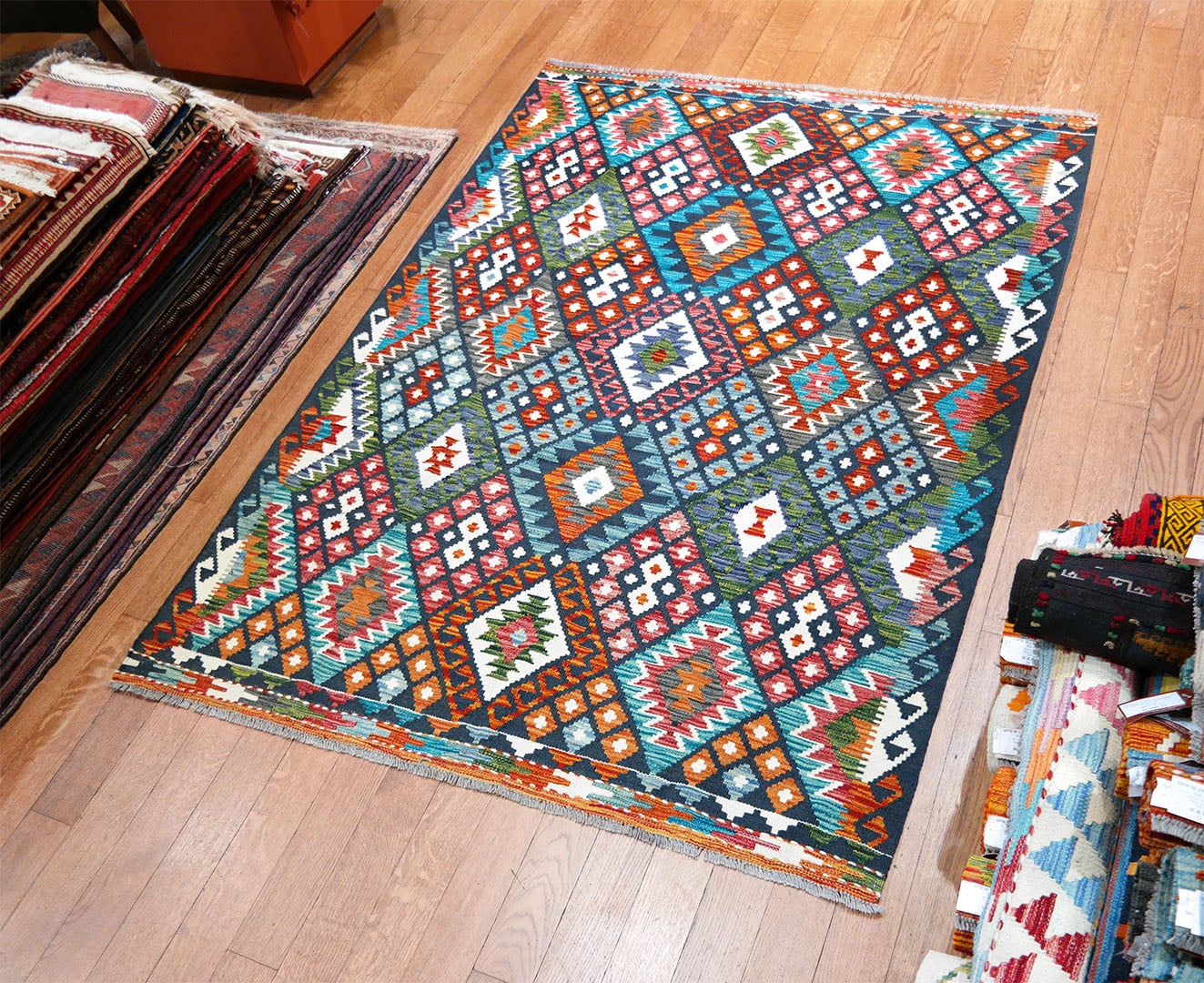 Kilim woven carpet 210 x 152 cm - SPM30-1898-maimana-kilim-hand-woven-wool-carpet-from-pakistan-c Kilim woven carpet 210 x 152 cm - SPM30-1898-maimana-kilim-hand-woven-wool-carpet-from-pakistan-c