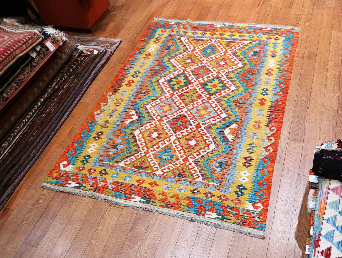 Kilim woven carpet 206 x 147 cm - SPM30-1908-maimana-kilim-hand-woven-wool-carpet-from-pakistan-c Kilim woven carpet 206 x 147 cm - SPM30-1908-maimana-kilim-hand-woven-wool-carpet-from-pakistan-c