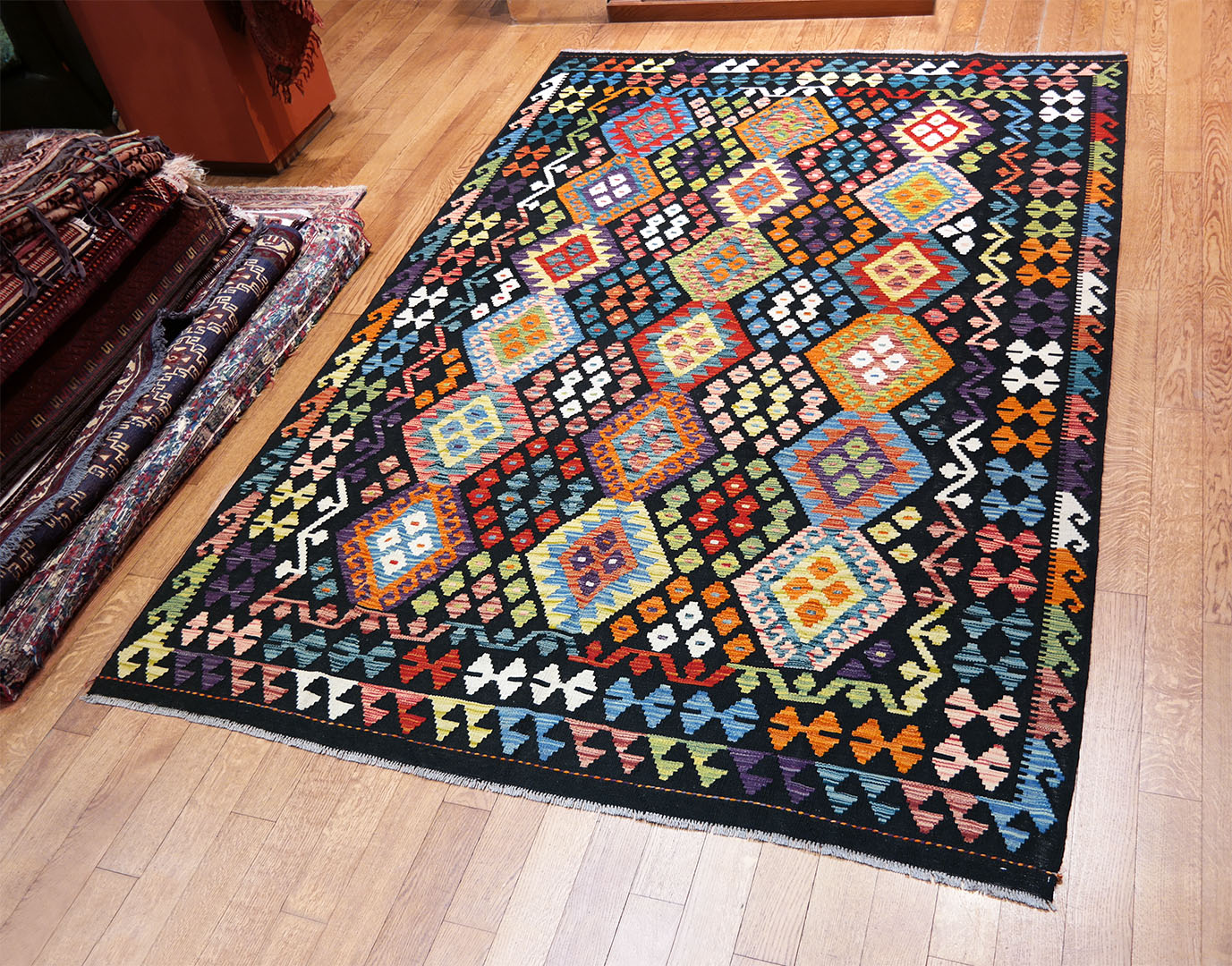 Kilim woven carpet 292 x 201 cm - SPM30-1864-maimana-kilim-hand-woven-wool-carpet-from-pakistan-c Kilim woven carpet 292 x 201 cm - SPM30-1864-maimana-kilim-hand-woven-wool-carpet-from-pakistan-c