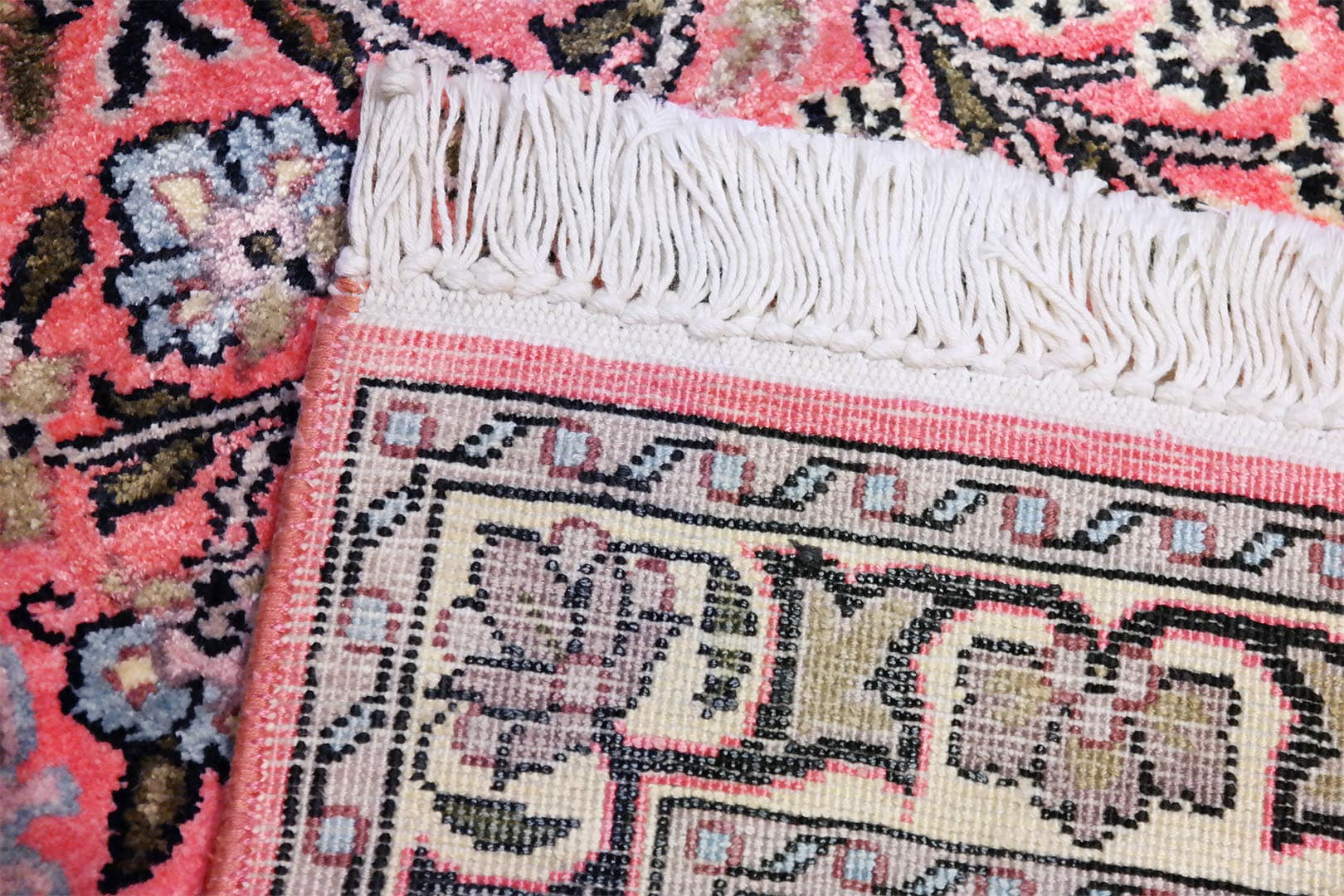 Kasmíri selyem futószőnyeg 131 x 47 cm - KR1957-kezi-csomozasu-kasmiri-selyem-szonyeg-indiabol-l Kasmíri selyem futószőnyeg 131 x 47 cm - KR1957-kezi-csomozasu-kasmiri-selyem-szonyeg-indiabol-l