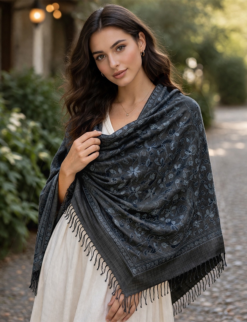 Selyem hímzett kékes szürke stóla